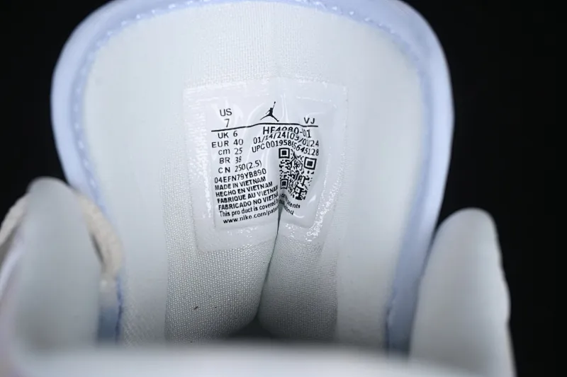 All Categories Air Jordan Jordan Series Basketball Shoes Air Jordan 1 Low Air Jordan 1 Low "Year of the Snake 2025" AJ1 Joe 1 Beige Symphony Pearlescent Low-top Cultural Basketball Shoes HF4080-001